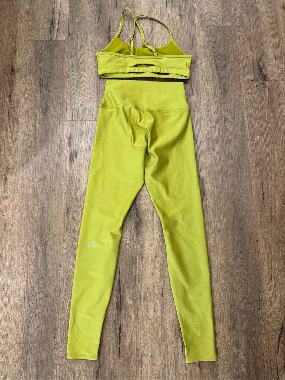 ALO Yoga Lime Green High-Waist Leggings & Strappy Sports Bra Set - Picture 3 of 3